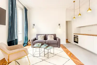 Coin salon dans l'établissement Habitat Parisien - 2BR-2BA - AC - Balcony - Opéra