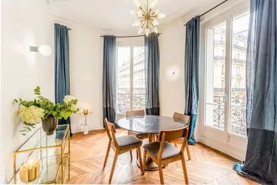 Plan de l'établissement Habitat Parisien - 2BR-2BA - AC - Balcony - Opéra