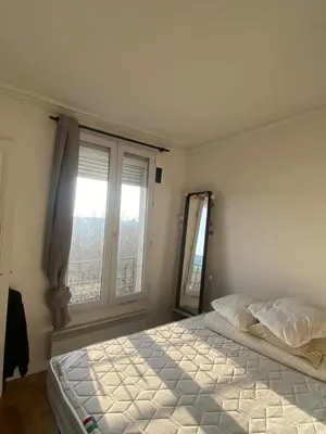 Un ou plusieurs lits dans un hébergement de l'établissement Appartement ensoleillé, central et tout équipé avec vue Tour Eiffel et Panthéon