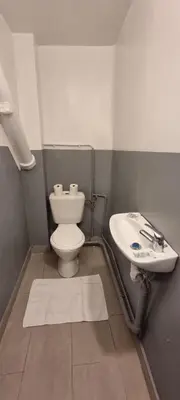 Salle de bains dans l'établissement Hotel Aboukir
