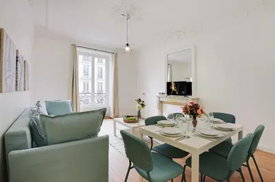 Télévision ou salle de divertissement dans l'établissement Magnificent flat - 3BR-8P - Montorgueil