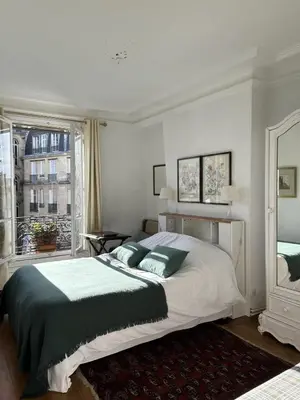 Un ou plusieurs lits dans un hébergement de l'établissement Charming apartment just steps from the Pantheon