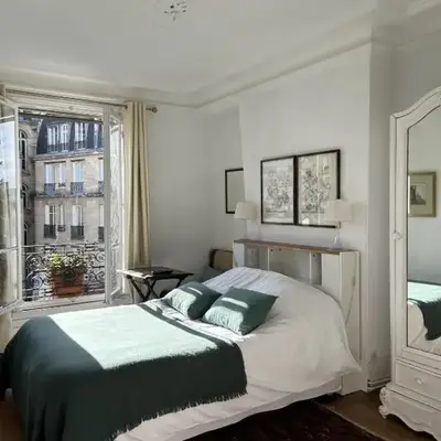 Charming apartment just steps from the Pantheon