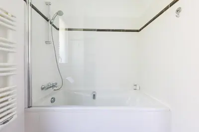Salle de bains dans l'établissement Quiet apartment - 1BR-6P - Vanves