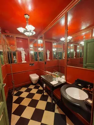 Salle de bains dans l'établissement Hôtel du Vieux Marais