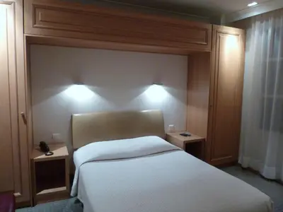 Un ou plusieurs lits dans un hébergement de l'établissement Hôtel du Vieux Marais