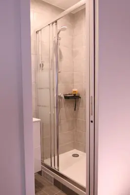 Salle de bains dans l'établissement Hotel d'Orléans Paris Gare de l'Est