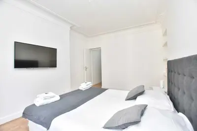 Un ou plusieurs lits dans un hébergement de l'établissement Cozy apartment 1BR 4P - Palais Royal