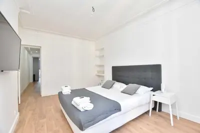 Un ou plusieurs lits dans un hébergement de l'établissement Cozy apartment 1BR 4P - Palais Royal