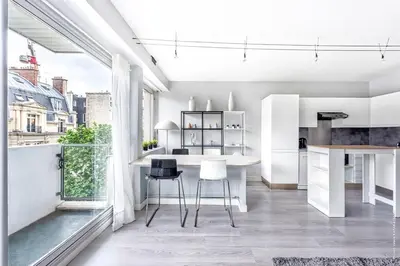 Cuisine ou kitchenette dans l'établissement Muette - Lamartine 1bdr by B'Your Home
