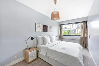 Un ou plusieurs lits dans un hébergement de l'établissement Muette - Lamartine 1bdr by B'Your Home