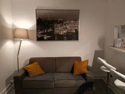 Coin salon dans l'établissement Comfortable & bright Parisian studio!