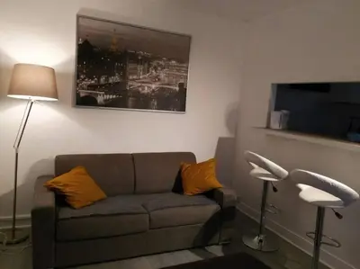 Coin salon dans l'établissement Comfortable & bright Parisian studio!
