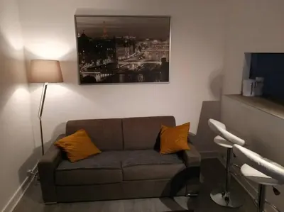 Coin salon dans l'établissement Comfortable & bright Parisian studio!