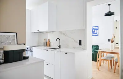 Cuisine ou kitchenette dans l'établissement Luxury apartment 1min from Eiffel Tower