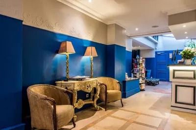 Coin salon dans l'établissement Hôtel Jardin Le Bréa