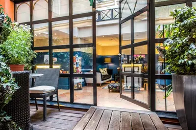 Restaurant ou autre lieu de restauration dans l'établissement Hôtel Jardin Le Bréa