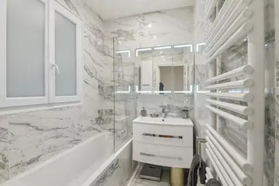Salle de bains dans l'établissement Élégance parisienne près des Champs-Élysées