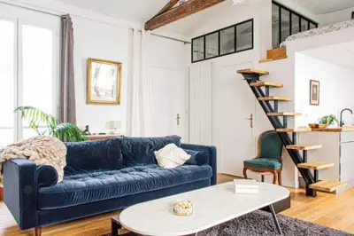 Coin salon dans l'établissement Appartement type loft - 40m² Marais