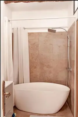 Salle de bains dans l'établissement Appartement type loft - 40m² Marais