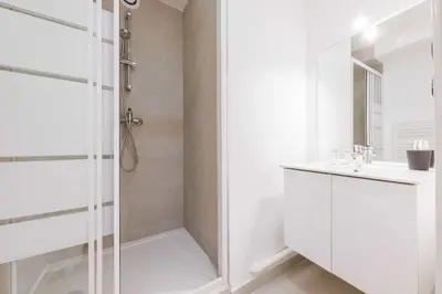Salle de bains dans l'établissement Serene apartment 6P 2BR - Puteaux La Défense