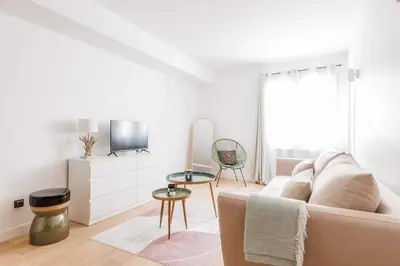 Télévision ou salle de divertissement dans l'établissement Serene apartment 6P 2BR - Puteaux La Défense