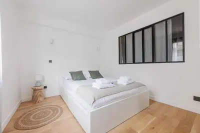 Un ou plusieurs lits dans un hébergement de l'établissement Serene apartment 6P 2BR - Puteaux La Défense