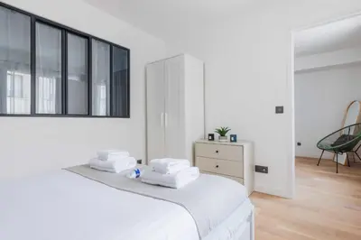 Un ou plusieurs lits dans un hébergement de l'établissement Serene apartment 6P 2BR - Puteaux La Défense