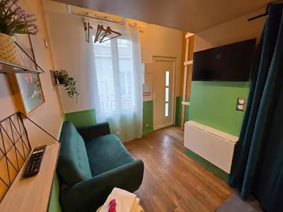 Coin salon dans l'établissement 3D- Studio tout équipé avec cuisine 10 mins de Paris