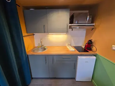 Cuisine ou kitchenette dans l'établissement 3D- Studio tout équipé avec cuisine 10 mins de Paris