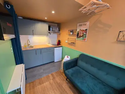 Cuisine ou kitchenette dans l'établissement 3D- Studio tout équipé avec cuisine 10 mins de Paris