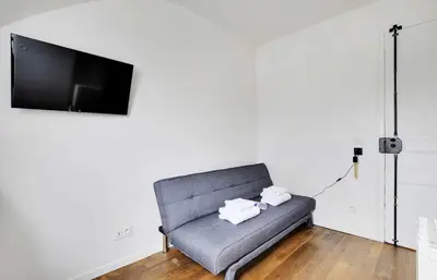 Télévision ou salle de divertissement dans l'établissement Amsterdam 12 - Charmant studio à Saint-Lazare