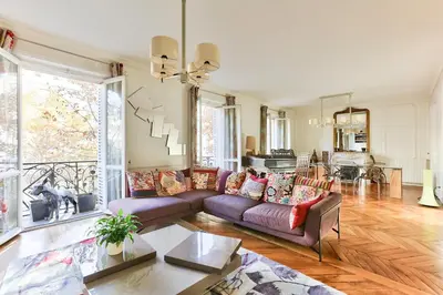 Coin salon dans l'établissement Appartement 140m2 proche des Champs Elysées