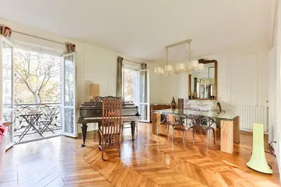 Coin salon dans l'établissement Appartement 140m2 proche des Champs Elysées