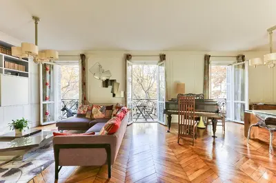 Coin salon dans l'établissement Appartement 140m2 proche des Champs Elysées