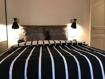 Un ou plusieurs lits dans un hébergement de l'établissement Montmartre Parisian Apartment - 51 m2