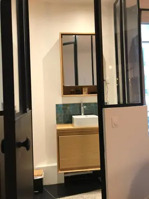 Salle de bains dans l'établissement Montmartre Parisian Apartment - 51 m2