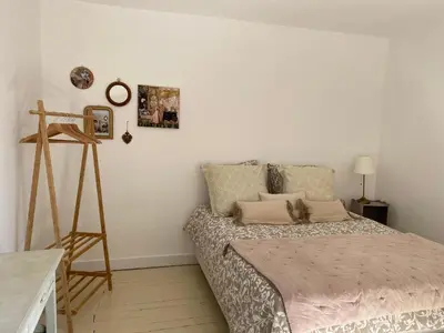 Un ou plusieurs lits dans un hébergement de l'établissement Artist's Home - Villa & Private Courtyard - 200m2