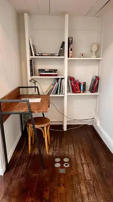 Bibliothèque dans la villa