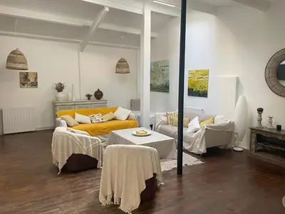 Un ou plusieurs lits dans un hébergement de l'établissement Artist's Home - Villa & Private Courtyard - 200m2