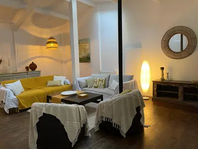 Coin salon dans l'établissement Artist's Home - Villa & Private Courtyard - 200m2