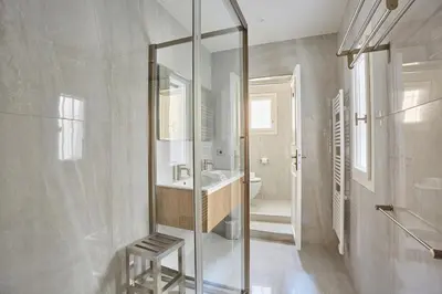 Salle de bains dans l'établissement Apartment Center of Paris by Studio prestige