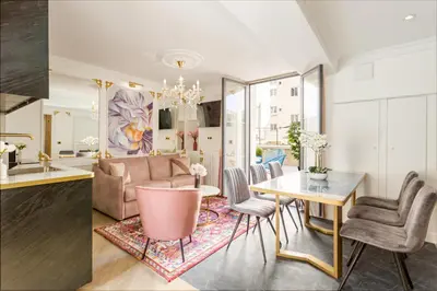 Cuisine ou kitchenette dans l'établissement Merveil - Luxury Suite - Tour Eiffel - Bac II