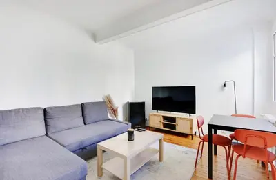 Télévision ou salle de divertissement dans l'établissement Appartement, cœur des Batignolles Montmartre