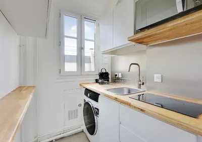 Cuisine ou kitchenette dans l'établissement Appartement, cœur des Batignolles Montmartre