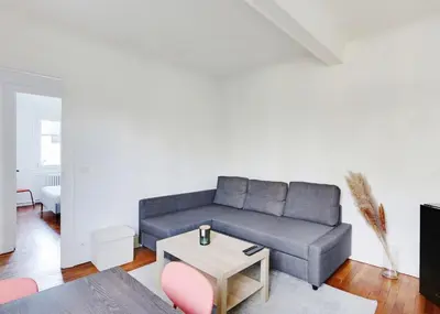 Coin salon dans l'établissement Appartement, cœur des Batignolles Montmartre