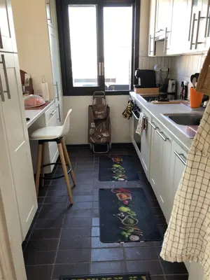 Cuisine ou kitchenette dans l'établissement Nid de rêve, vue imprenable sur Paris et terrasse 10m2