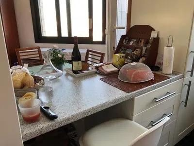 Cuisine ou kitchenette dans l'établissement Nid de rêve, vue imprenable sur Paris et terrasse 10m2