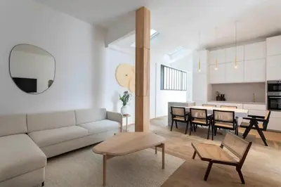 Cuisine ou kitchenette dans l'établissement Tour Eiffel - Champ de Mars Exquisite 3BD 3BTH