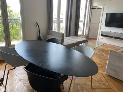 Télévision ou salle de divertissement dans l'établissement Bel appartement Montparnasse 70m2